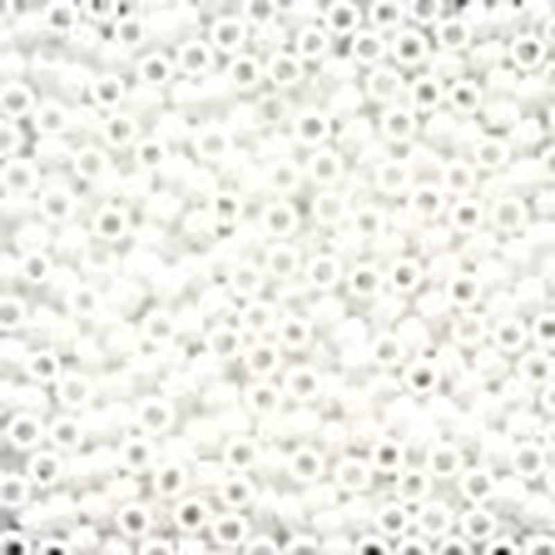 03015 Antique Glass Beads Snow White